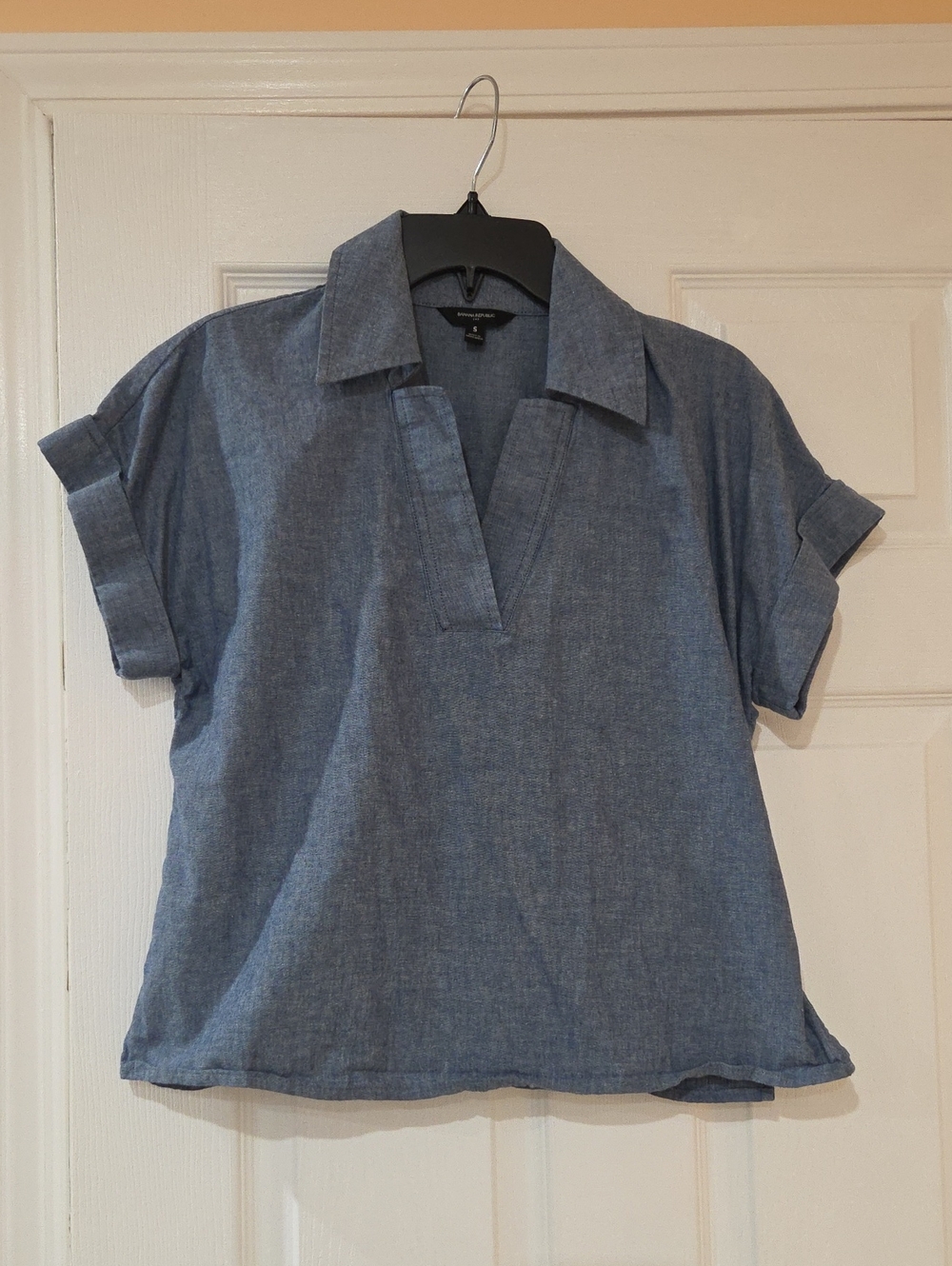 Banana Republic Chambray V-Neck Short Sleeve Top - Light Blue